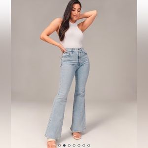 16L/33 Curve Love A&F Flare Jean